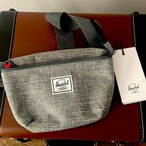 BNWT herschel Fanny pack in raven